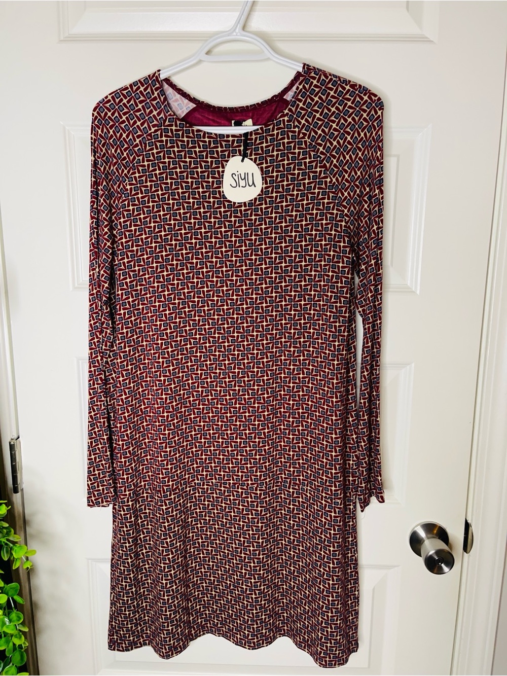 Siyu | Burgundy Geometric Long-Sleeve Midi Dress